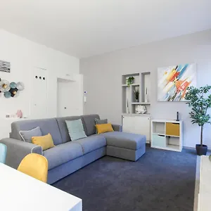 Modern Close To Shopping District Appartamento